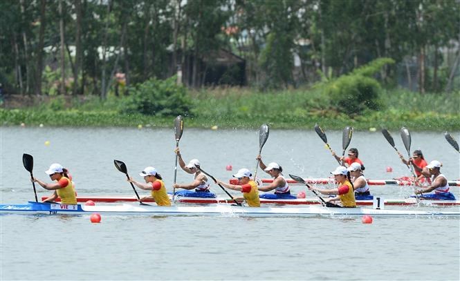 Đội tuyển đua thuyền Việt Nam tiếp tục gặt hái được thêm hai huy chương Vàng ở nội dung: 4 nữ thuyền canoeing cự ly 500m và đơn nữ thuyền canoeing cự ly 200m